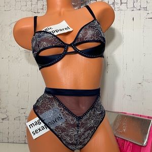 VS LUXE 34 36 BRA M PANTY SET CRYSTALS EMBROIDERY